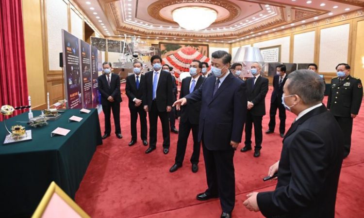 Xi Jinping, uzay bilimcileri ve mühendislerin temsilcileriyle bir araya geldi