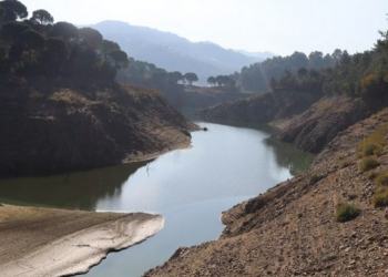 Bakanlığın kestiği ceza engellemedi; demir madeni atıkları dereye karışıyor