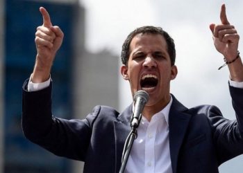 Venezuela’da ABD destekli Guaido kamu görevlerinden men edildi