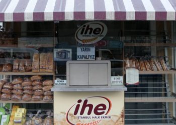 AKP’li belediye, İBB’nin Halk Ekmek büfesini kaldırdı!