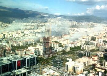 Binalarına önce orta hasarlı sonra az hasarlı denildi; taşınma yardımının iadesi istendi