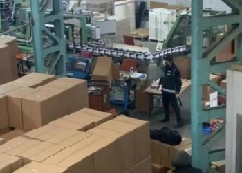 Kaçak üretim yapan fabrikaya operasyon: 25 gözaltı