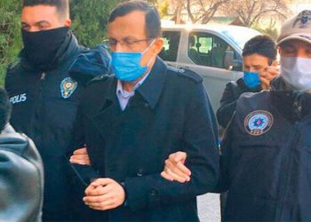 “Bu ülkenin gençlerini terörist ilan edenler, yanı başlarındaki örgüt üyelerini terfi ettirmekte”