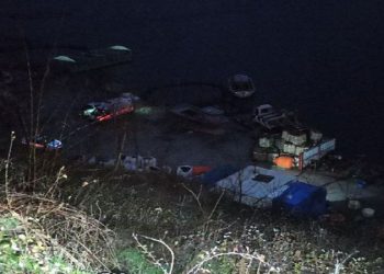 Kamyonet baraj gölüne uçtu: Ölü ve yaralılar var