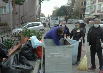 Maltepe’de mahalleli, belediyeye destek için çöp topladı