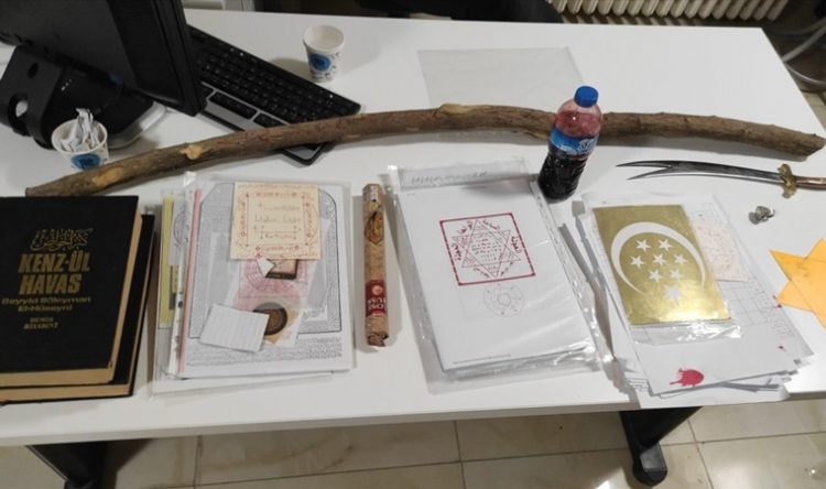 Muska yazdırdılar, dolandırıldılar… 2 şüpheli yakalandı