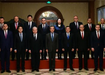 Wang Yi Avrasya bölgesinin büyükelçilerini kabul etti