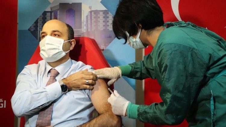 Virüs kapan İl Sağlık Müdürü ambulans uçakla Ankara’ya uçtu… AK Parti’li isim tepki gösterdi