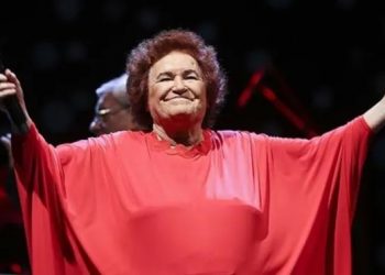 Selda Bağcan: Çıplak arandım