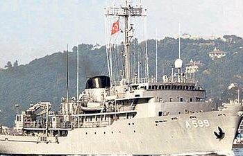 Yunan savaş uçakları TCG Çeşme gemisini taciz etti