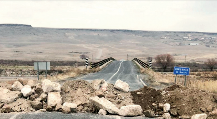 Mutasyonlu virüse “topraktan barikat” ile önlem alındı