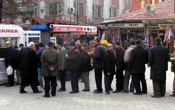 Halk Ekmek kuyrukları neyin göstergesi?