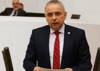 CHP’li Bakırlıoğlu’ndan kullandığı telefonla çiftçiyi eleştiren AKP’li Ünal’a tepki