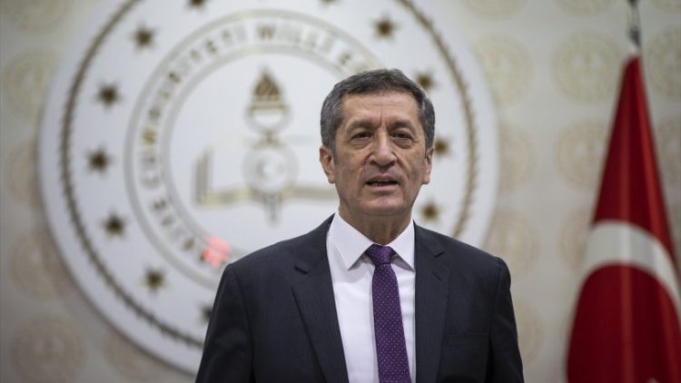 Milli Eğitim Bakanı Ziya Selçuk özür diledi