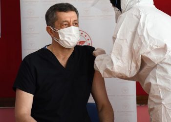 Öğretmenler aşılanmaya başladı