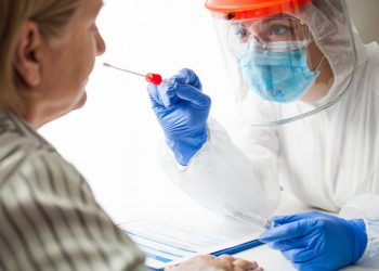 Yurt dışından gelenlere test zorunluluğu devam edecek