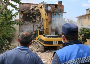 Kartal’da önce sağlık sonra yıkım