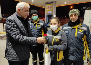 Esma… 8 Mart’ta,  gece yarısı eksi 4 derecede ekmeğinin peşinde