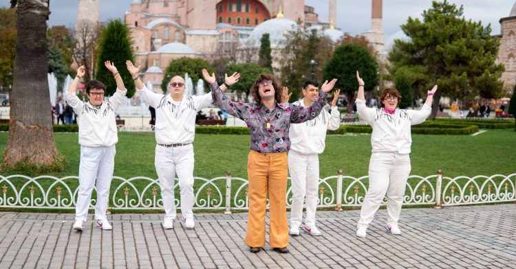 İZEV’li gençler efsaneleşen şarkılar ile seslerini duyurdu