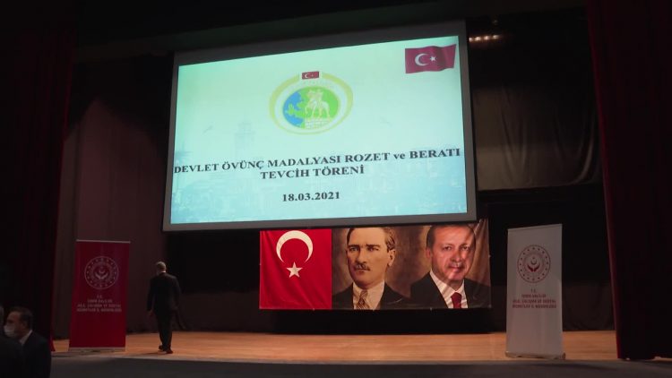 Tunç Soyer, 18 Mart Çanakkale Zaferi için düzenlenen törene katıldı