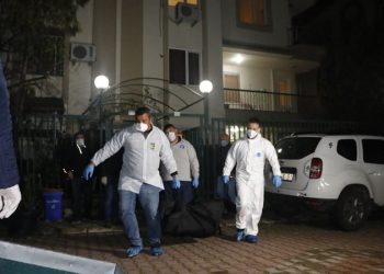 Bir villada aynı aileden 4 kişi ölü bulundu