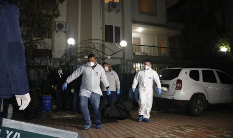 Bir villada aynı aileden 4 kişi ölü bulundu