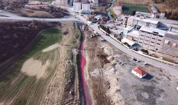 İstanbul’da kırmızı akan dere…