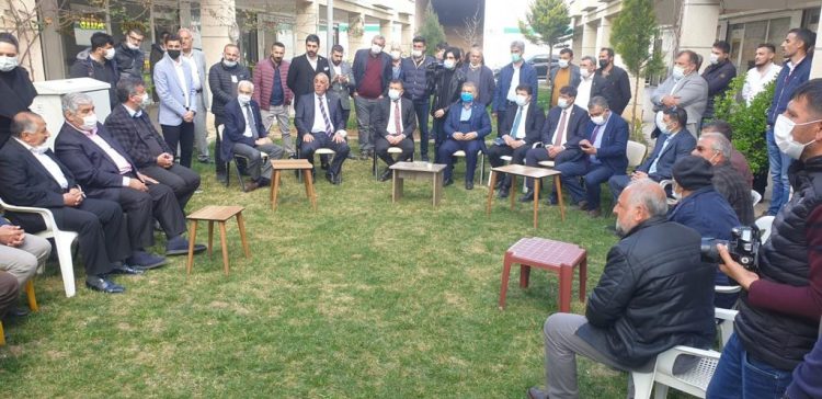 Mardinli vatandaş CHP heyetine dert yandı: Çocuklarımı 3 battaniye ile ısıtıyorum