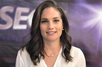 Nevşin Mengü’den dikkat çeken pozlar