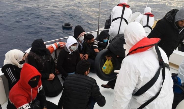 Ege sularında dram: 40 sığınmacı kurtarıldı