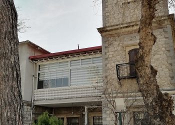 TCDD Bölge Müdür Yardımcısı, 131 yıllık tarihi binaya PVC yaptırdı