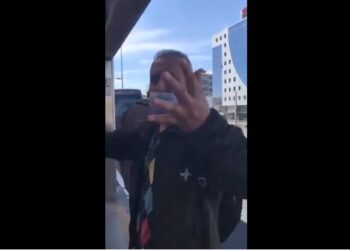 Metrobüs durağında ‘namus bekçiliği’: Genç kızları böyle taciz etti!