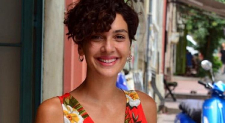 Bergüzar Korel’den ücretsiz reklam