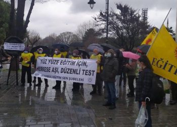 Futbolcuya aşı var öğretmenlere yok!