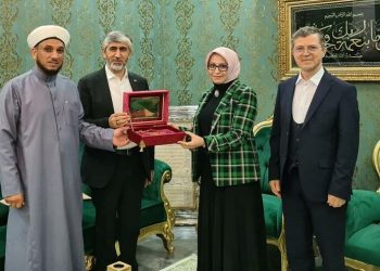 Devletin protokolü şeyhin huzurunda