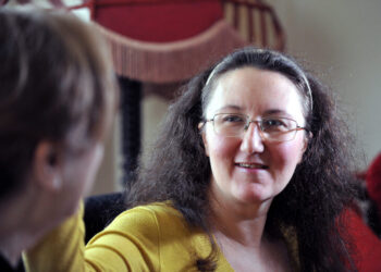 Bitkisel hayata girip hafızası silinen kızına, her şeyi yeniden öğretti