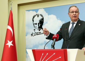 CHP Sözcüsü Öztrak:  “Emekli amiraller talimatı Kılıçdaroğlu’ndan alıyor” sözü arsızlığın dik âlâsıdır