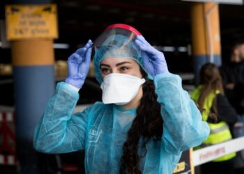 Koronayı en çok onlar bulaştırıyor. Uzman isim açıkladı
