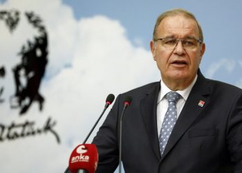 CHP Sözcüsü Faik Öztrak’tan AKP’li vekillere: ‘Saray’a trollük yapmayın. Millete vekillik yapın!’