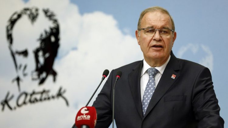 CHP Sözcüsü Faik Öztrak’tan AKP’li vekillere: ‘Saray’a trollük yapmayın. Millete vekillik yapın!’