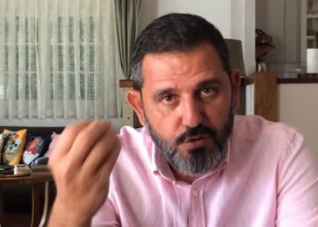Fatih Portakal’dan Akit’e tepki: Ölmemi kesin istersin de…