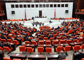 AKP’den yeni kanun teklifi: Akaryakıt, tütün ve alkol ürünlerinde teminat dönemi başlayacak
