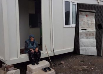 Konteynerde yaşayan 93 yaşındaki depremzede Müşerref Yardaş’ın elektriğini kestiler!