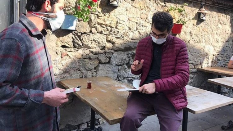 Garsonlardan AKP’ye salgın isyanı: Bu dönemin günah keçisi biziz