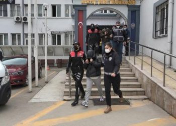 ‘Kameralı gözlük’ ile kadınları fuhuşa sürükleyen çeteye operasyon