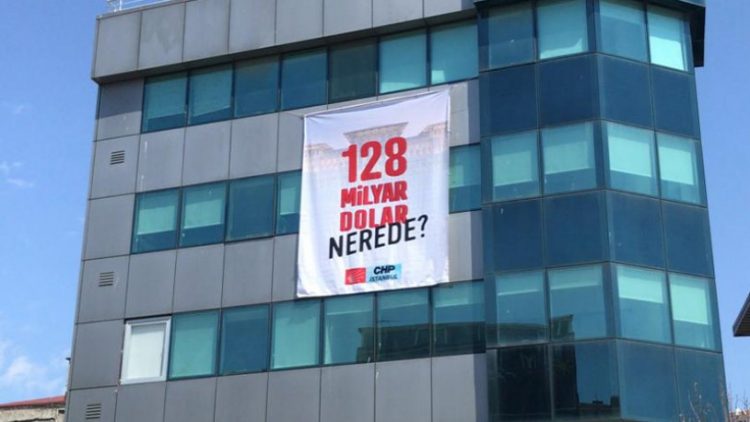 CHP ‘128 milyar dolar nerede?’ afişleri için yeniden harekete geçti