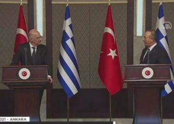 Çavuşoğlu ve Dendias arasında kameralar önünde gerginlik!