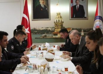 İftar yasağına yine uymayan Erdoğan, bugün de Süleyman Soylu ve polislerle buluştu