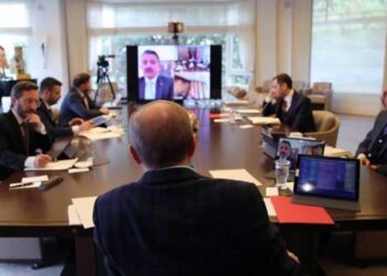‘Aldığım üç bilgiden ikisi doğru çıktı’ diyen Deniz Zeyrek kabinede gidecek yeni bakanları yazdı