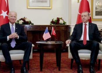 Emin Çölaşan: Karşı tarafta Biden olunca, alemi korkutan dünya liderimiz sessizliğini bozamadı